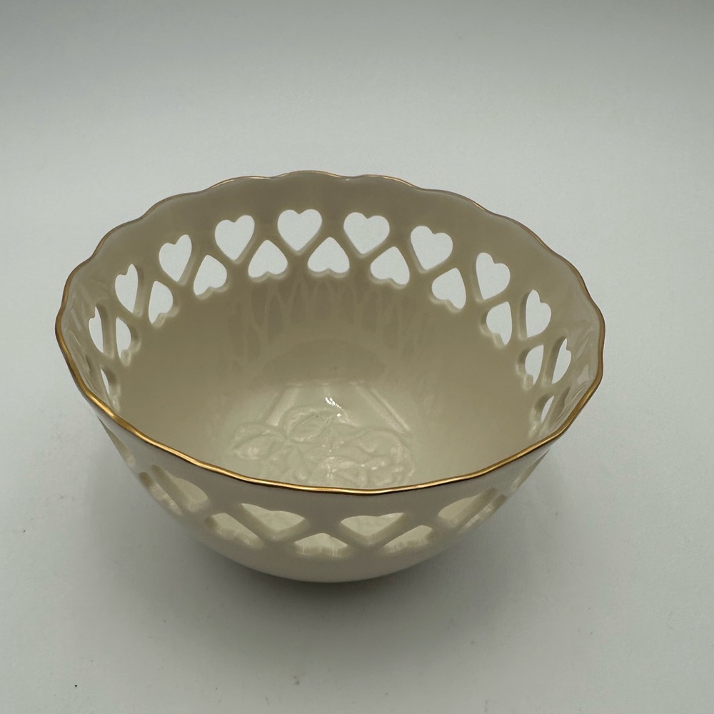 LENOX Beige Porcelain & 22KT Gold Rim HEART Cut Out CANDY DISH Bowl 5.75"D